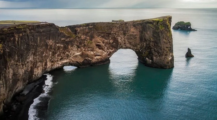 Dyrhólaey Arch & Lighthouse | Travel Scout