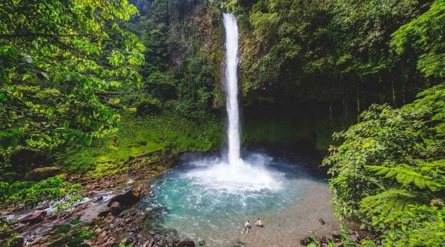 La Fortuna Waterfall – Enroute to Magical Serenity | Travel Scout