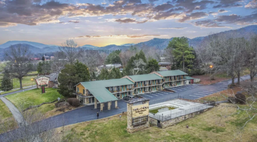 Tremont Lodge & Resort | Travel Scout