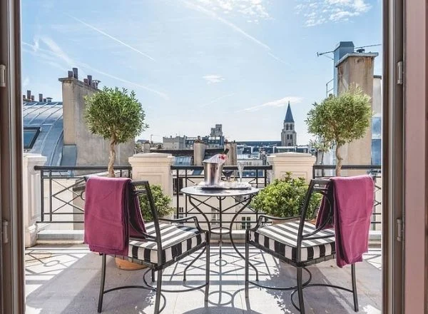 L’Hotel | Travel Scout