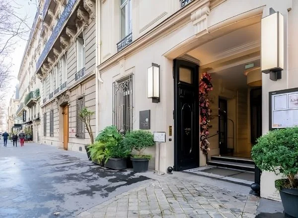 Le Narcisse Blanc | Travel Scout