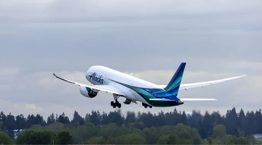 Alaska Airlines’ Boeing 787 Returns Back To Rome | Travel Scout