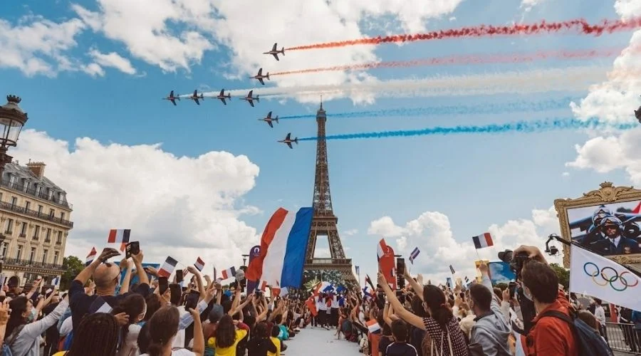French Celebrate 14th of July | Travel Scout