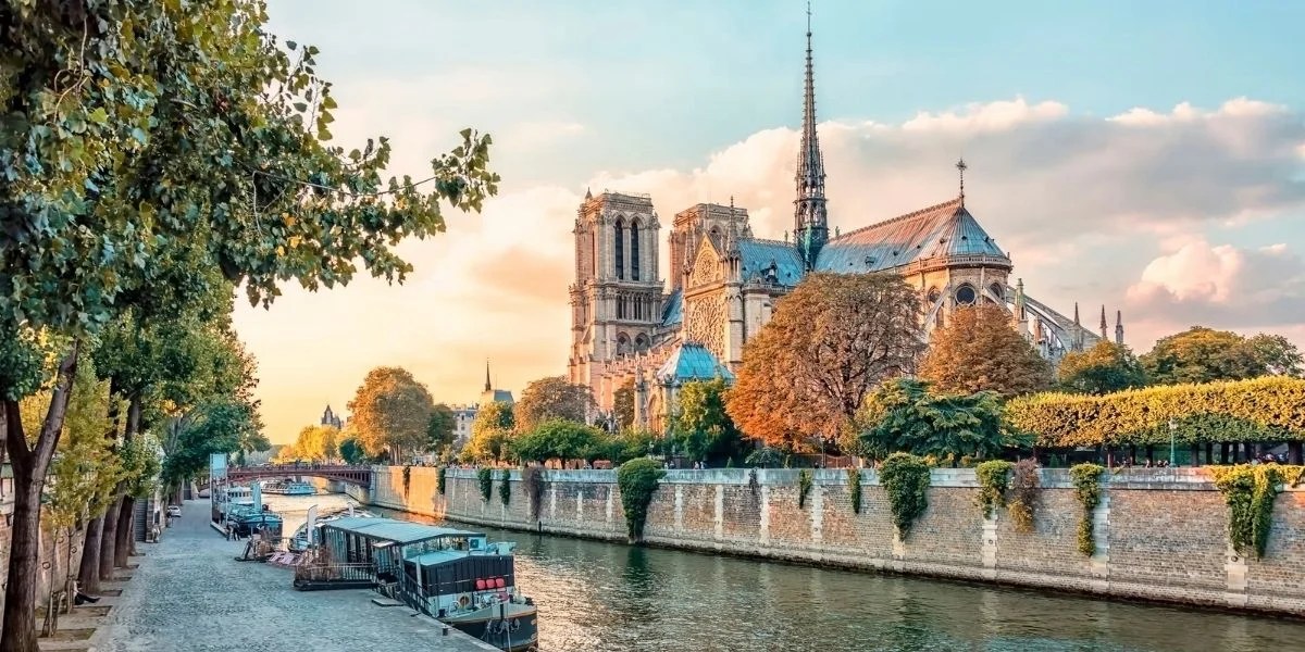 Île de la Cité and Notre-Dame Exterior Walking Tour | Travel Scout